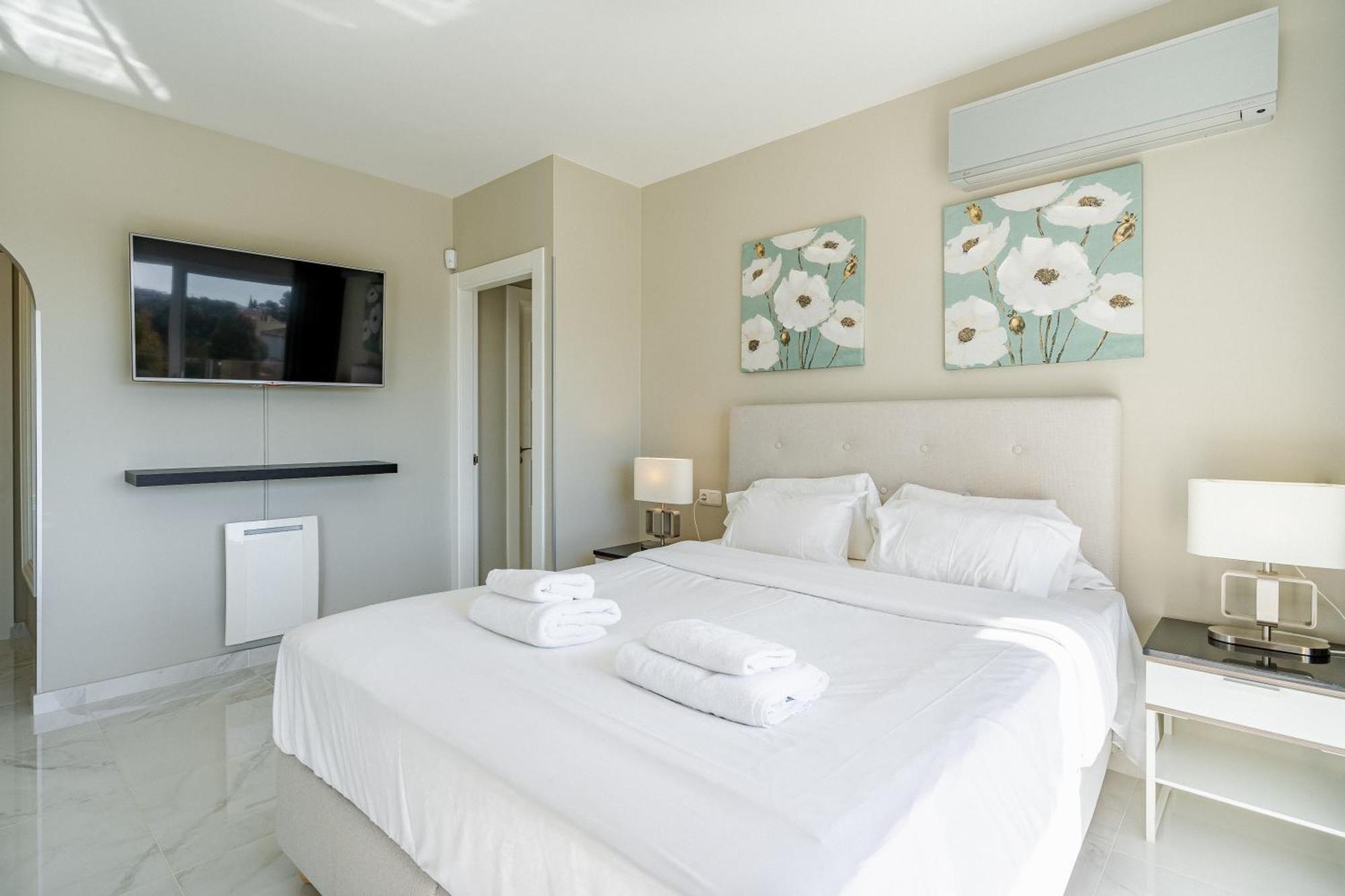 Private Luxurious Hillside Villa With Pool & Sea Views For 8 To 10 Ppl Fuengirola Exterior photo